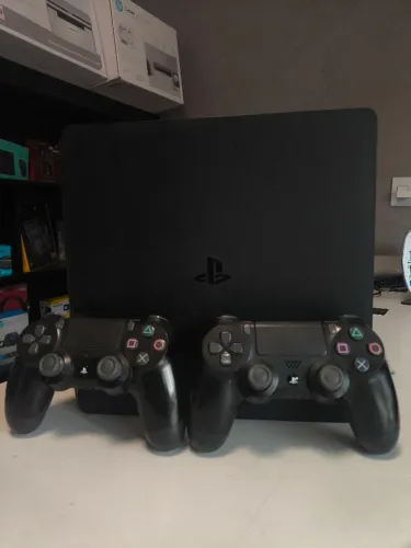 PS4 SLIM 1TB + 2 CONTROLES ORIGINAIS + CAIXA ORIGINAL