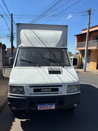 CAMINHAO BAU PRONTO PARA TRABALHAR