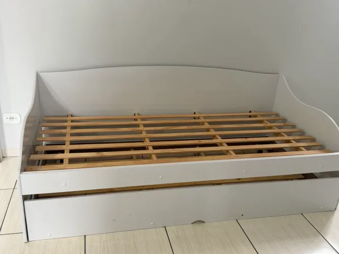 Cama solteiro com cama auxiliar