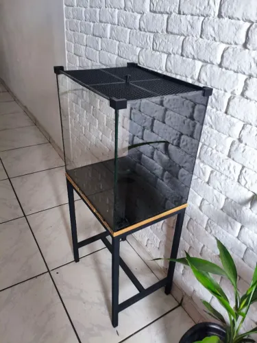 Aquário com mesa de metalon 40 x 30 x40 cm 60 litros