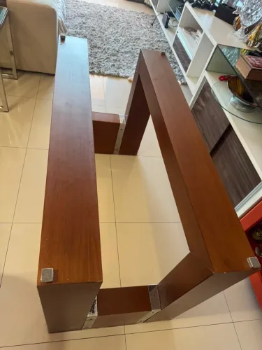 Mesa de vidro c/ base de madeira 2m x 1m
