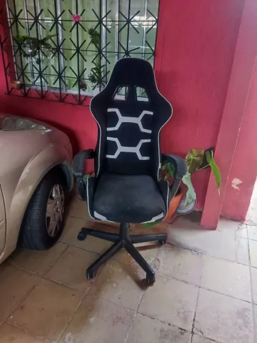 Cadeira gamer preta pelegrini