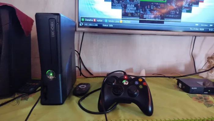 Vendo um Xbox 360 slim desbloqueado ou troco em iPhone