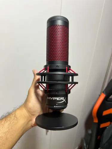 Microfone HyperX QuadCast + Braço Articulado