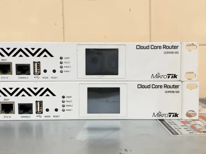 Router Cloud Core CCR1016 12G 12Portas Gigabit 