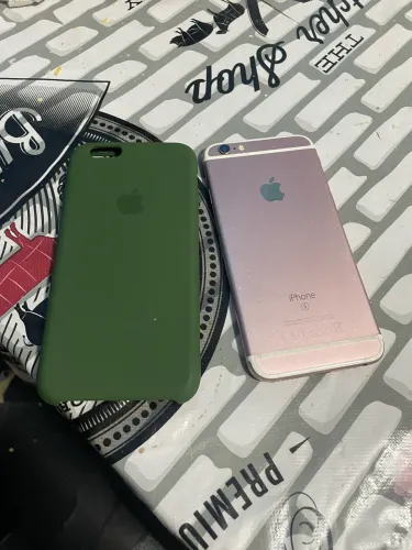 iPhone 6s funcionando tudo,apenas com um trinco na tela não interfere e nada