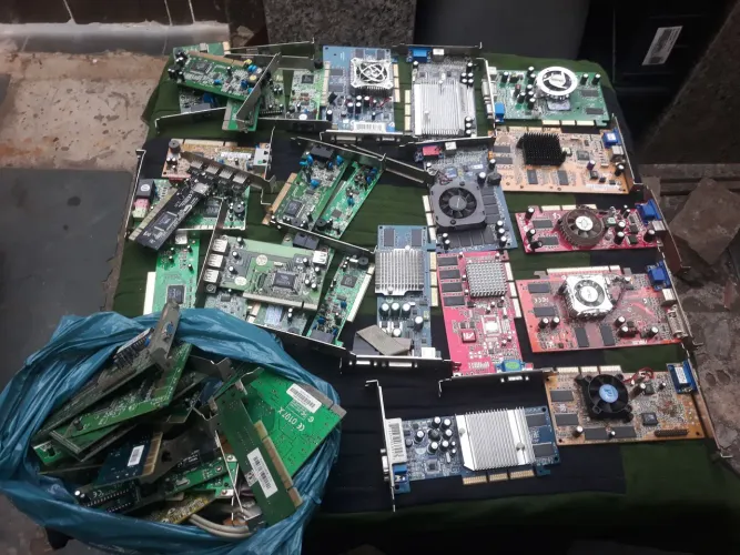 Vendo peças para computador antigo , usado no estado