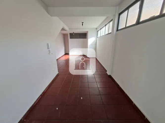 Casa para locação no bairro Osvaldo Rezende
