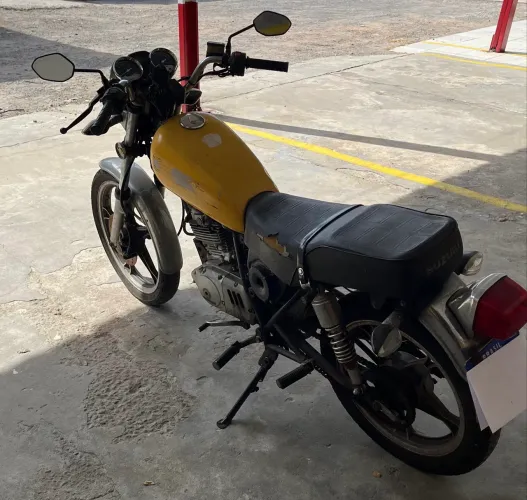 MOTO SUZUKI INTRUDER 125
