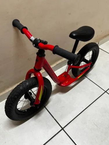 Bicicleta Equilibrio aro 12 Specialized Hotwalk.