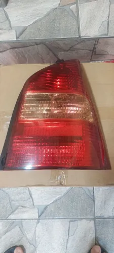 Lanterna Traseiro Nissan Livina 2010 a 2014 Lado Direito Bicolor