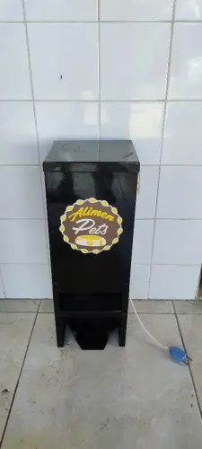Comedor automático para cães e gatos