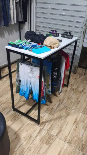 Mesa arara de 500 por 350 pra vender logo e ajudar você no frete