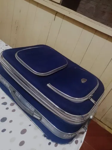 Vendo essa mala de 12 kg