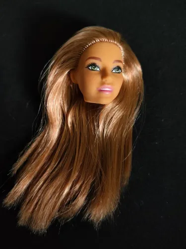 Cabeça boneca Barbie
