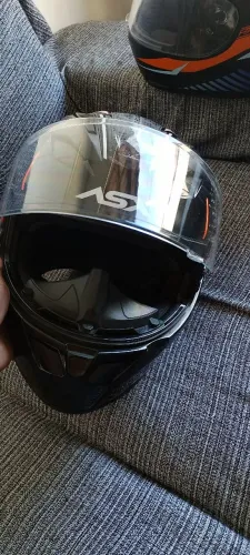 2 Capacetes vendo