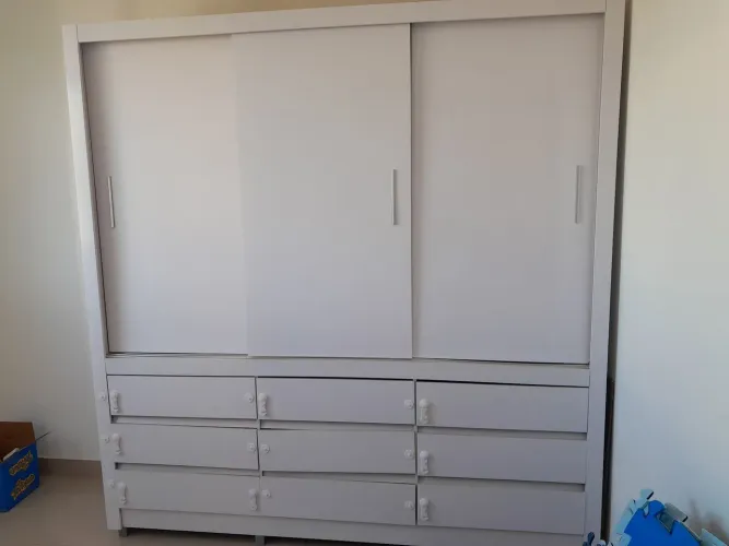 Guarda Roupa casal 09 gavetas e 03 portas de correr