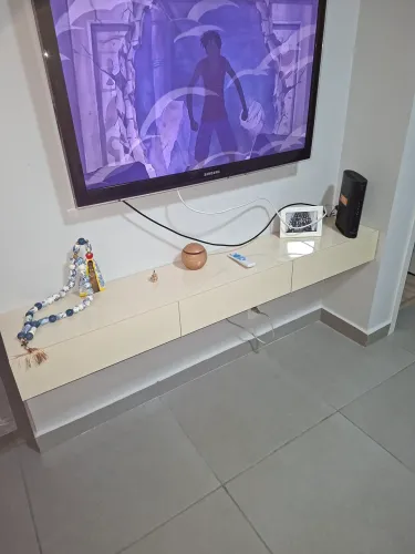 Rack suspenso para TV 3 portas