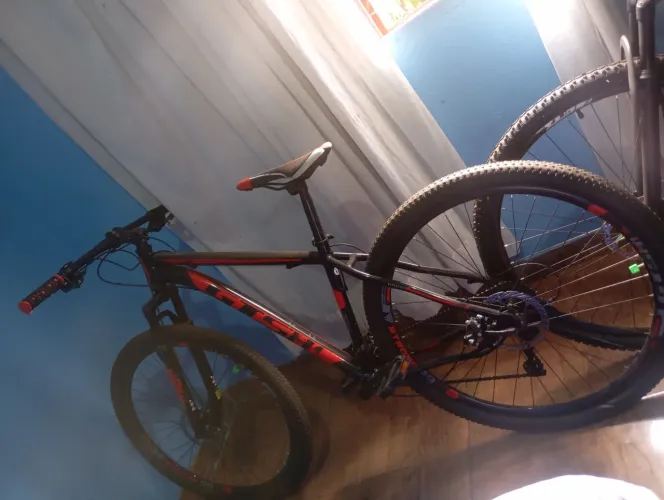 Bicicletas á venda, nem 1 ano de uso