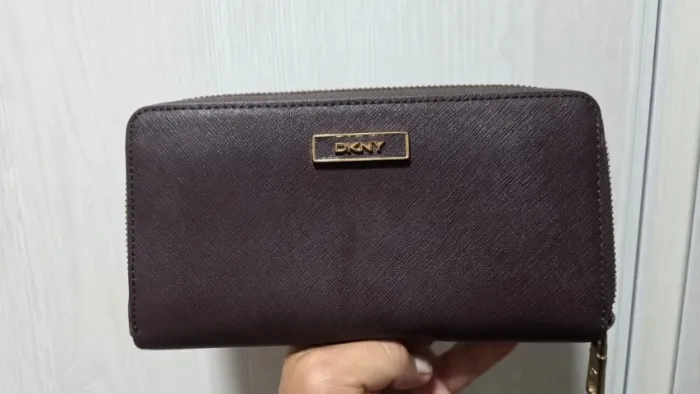 Carteira De Couro Dkny Marrom Original Usada (Usado)