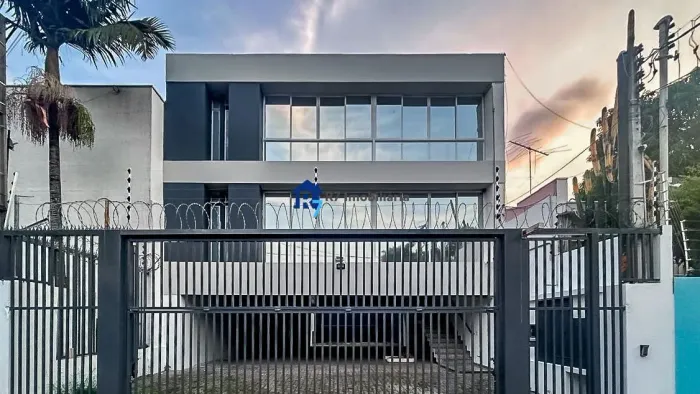 R7 Imobiliária aluga predio na vila São Francisco 06 salas, 08 banheiros e 300²m