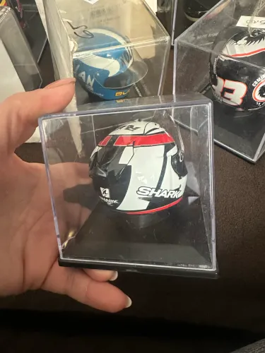 Promoção miniatura do capacete de Randy de Puniet (2012)