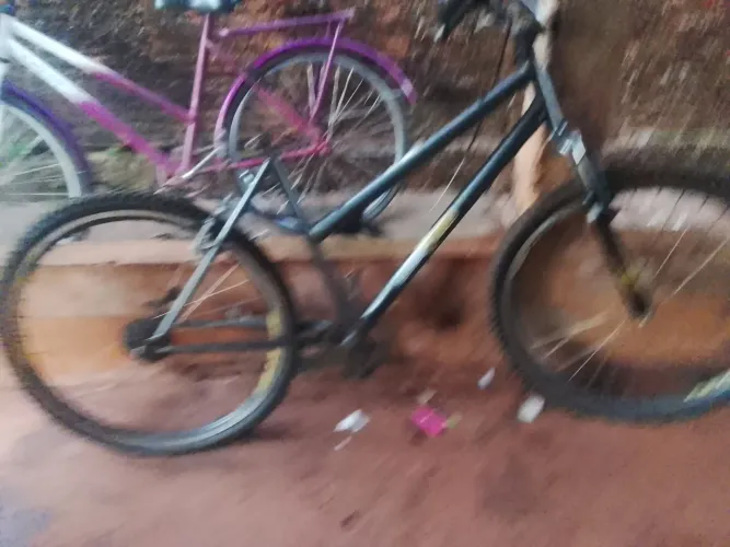 Vende-se essas duas bicicletas, pq estão paradas