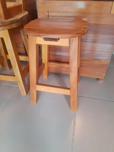 Vendo banquetas de Peroba