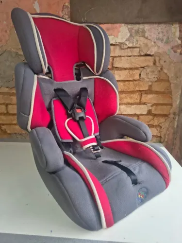 Cadeirinha Baby Stylee Cinza e Vermelha até 36kg - Muito Conservado