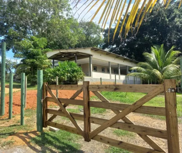 Casa com lagoa   e área de lazer carnaval completa