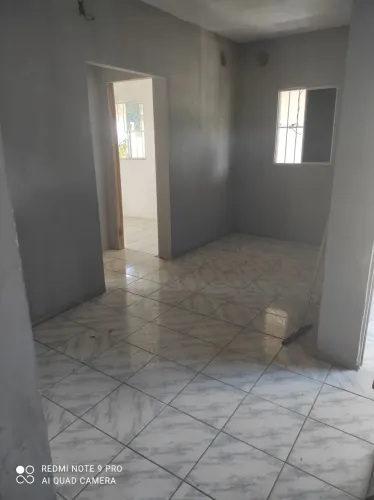 Casa de aluguel primeiro andar 3/4 duas Salas, cozinha, banheiro e ária de serviço.