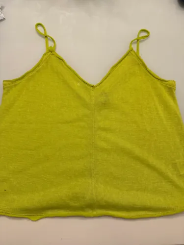 Vendo camisetas Farm - cor verde e laranja - tamanho M - cada por 30 reais.