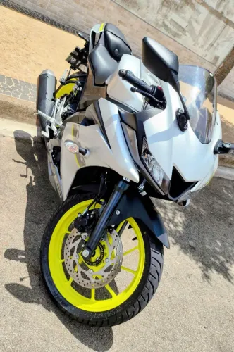 Yamaha R15