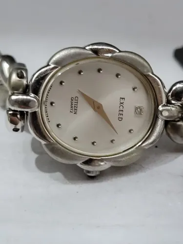 Relógio feminino Citizen Exceed ( estilo clássico )