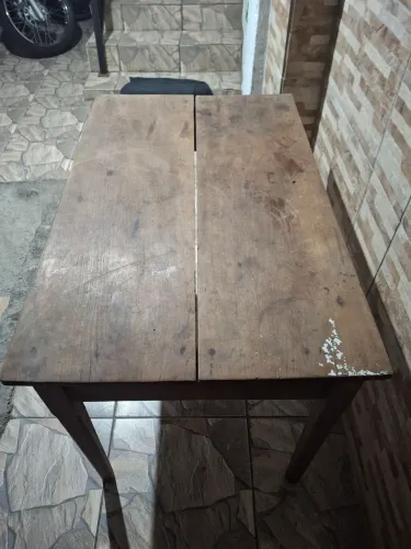 Vendo mesa antiga de madeira de lei