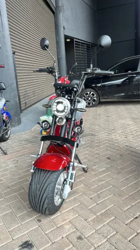 Scooter elétrica NOVA! Só saiu da loja e foi pra casa.