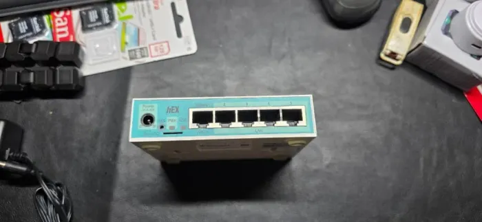 ROTEADOR MIKROTIK RB750GR3 5 portas GIGABIT, SEMI-NOVO, ACOMPANHA FONTE