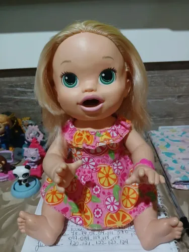 Boneca baby alive funcionando perfeitamente.