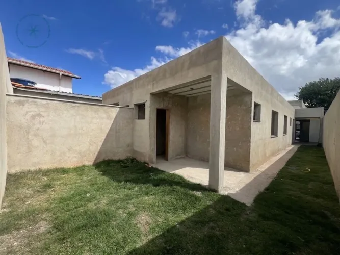 Casa Geminada á venda no bairro Rio Branco, Belo Horizonte - MG.