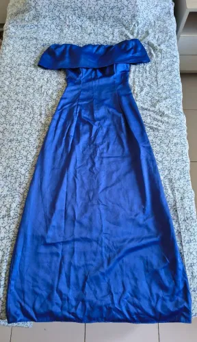 Vestido ombro a ombro azul