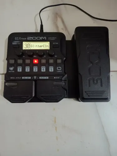 Pedaleira Zoom G1X Four