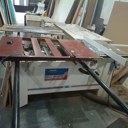Serra esquadrejadeira parcelado 18x sem juros no cartão Maksiwa com riscador esq3000ir