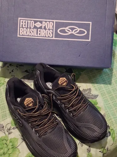 TÊNIS OLYMPIKUS FLUIR PRETO TAMANHO 40 USADO APENAS UMA VEZ NA CAIXA.