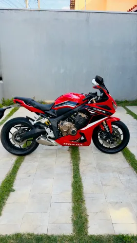 CBR 650-R impecável oportunidade