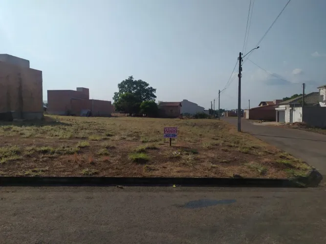VENDO ou TROCO por veículo - ÁGIO! Lote de esquina de 260m². IPTU 2025 pago.