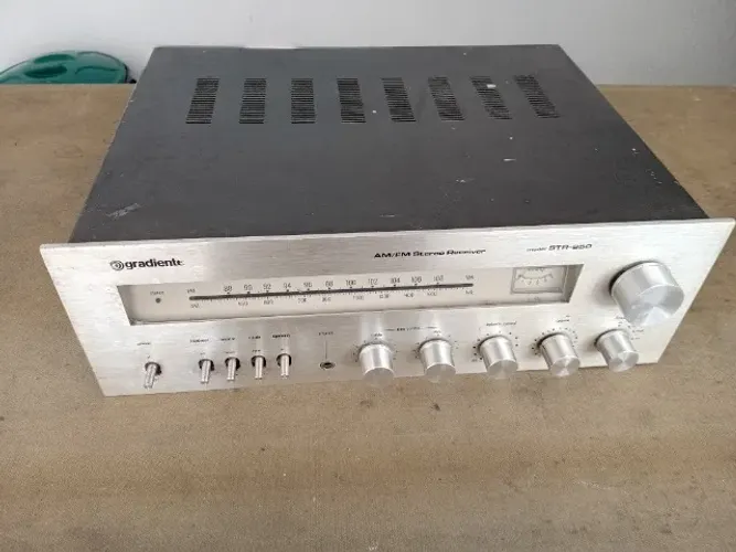 Vendo receiver Gradiente modelo STR 850 para consertar, vendo peças avulsas.