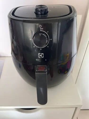 Airfryer Electrolux - um pouco oxidada na parte interna 