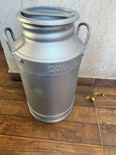 Lata de leite pintada 20 litros antiga