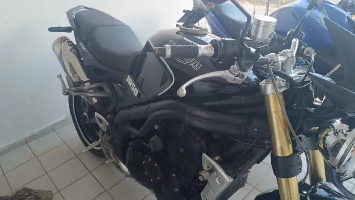 Thumph speed triple 2007 preta