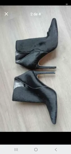 Bota de pelos ,salto alto ,camo baixo chique da zara n 35